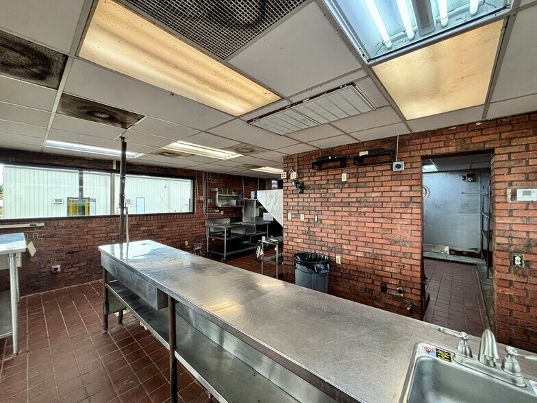 210 W Calhoun St, Bruce, MS à vendre - Photo de l’immeuble – Image 3 sur 24
