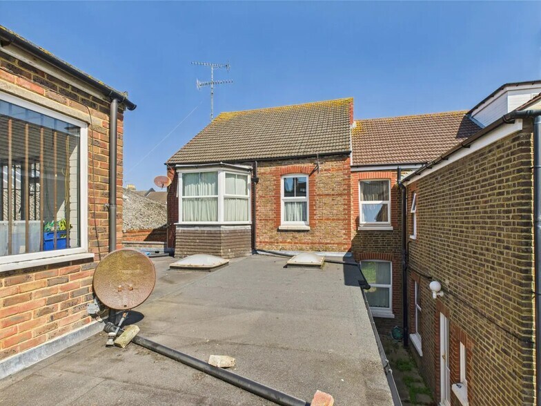 145-147 Tarring Road, Worthing à vendre - Photo de l’immeuble – Image 2 sur 3