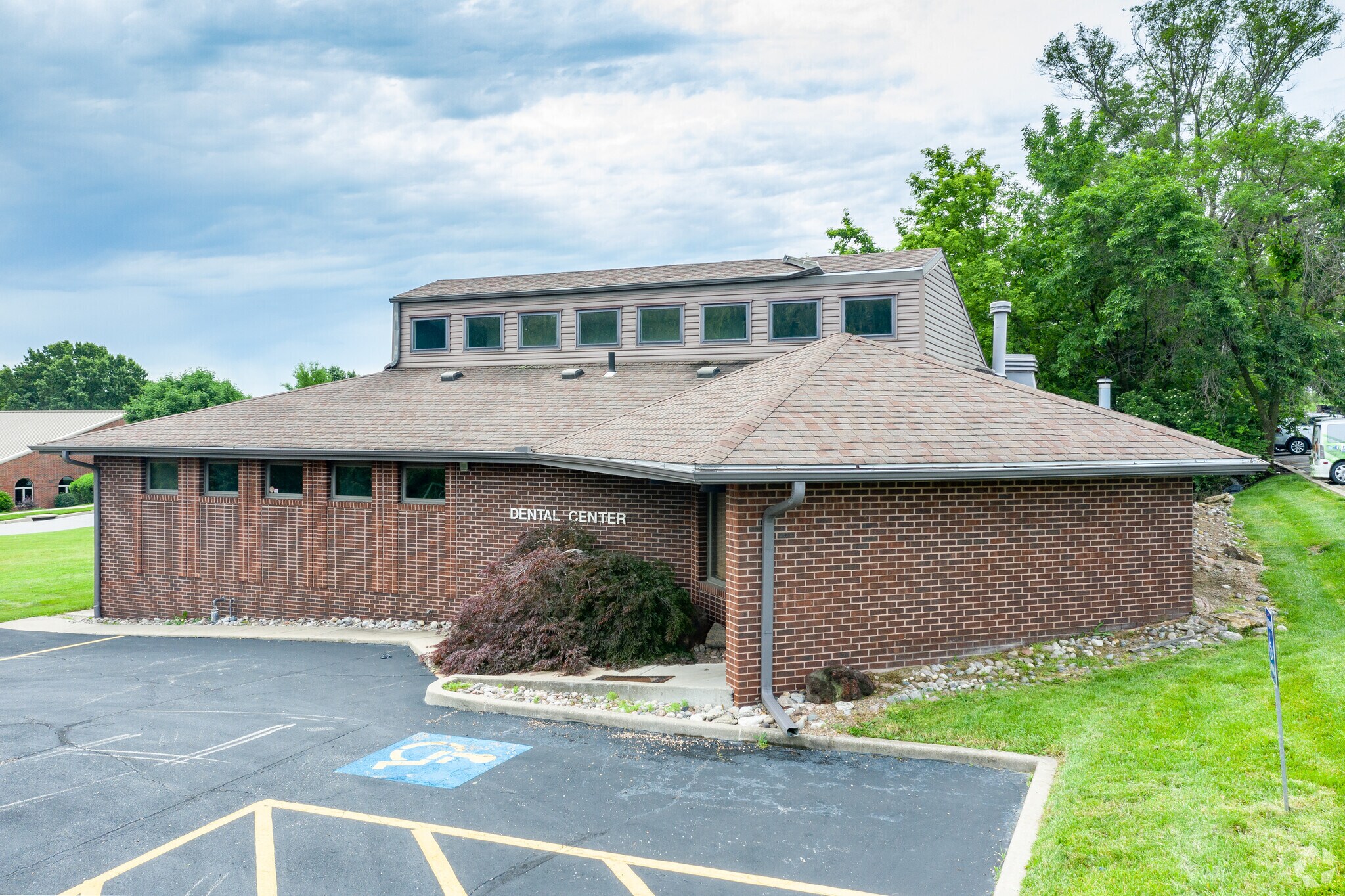 2727 NE Brooktree Ln, Gladstone, MO à vendre Photo principale– Image 1 sur 11