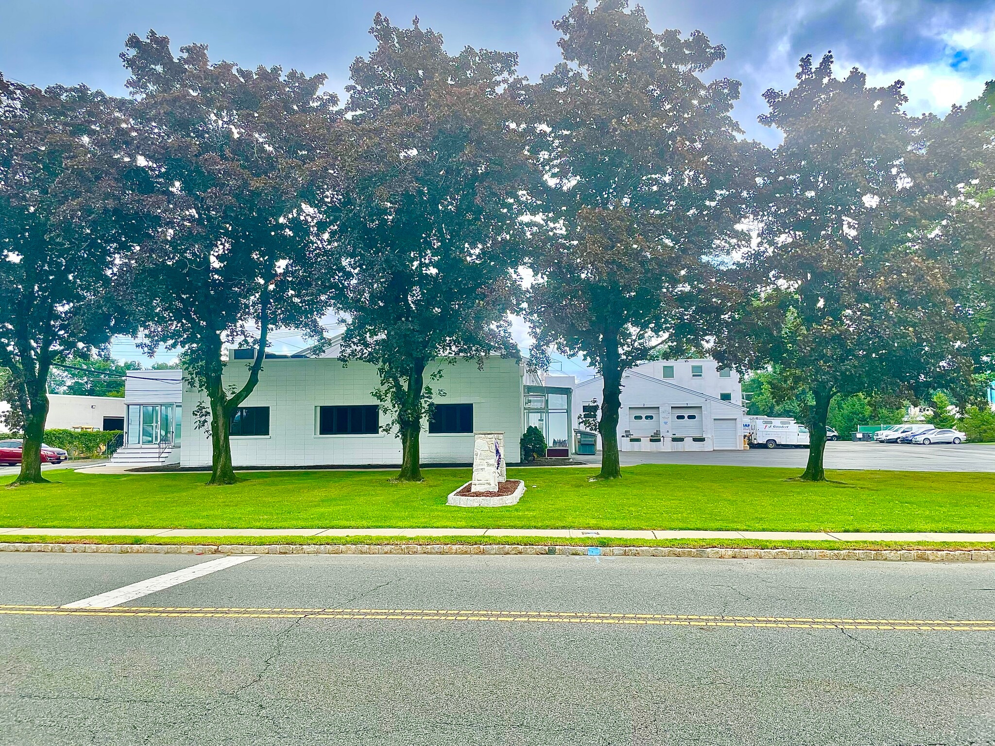 34 Deforest Ave, East Hanover, NJ à louer Photo de l’immeuble– Image 1 sur 6