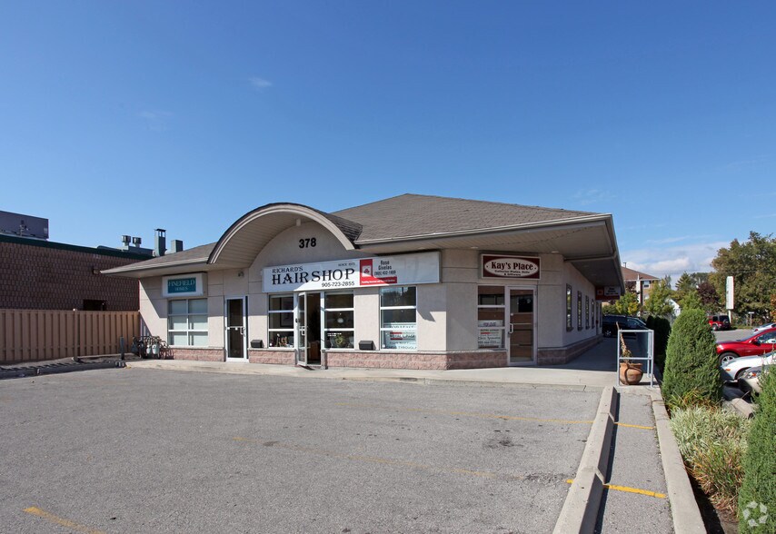 379 Bond St, Oshawa, ON à louer - Photo de l’immeuble – Image 1 sur 3