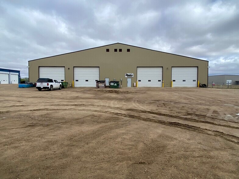 6847 66 St, Lloydminster, AB à louer - Photo de l’immeuble – Image 3 sur 17