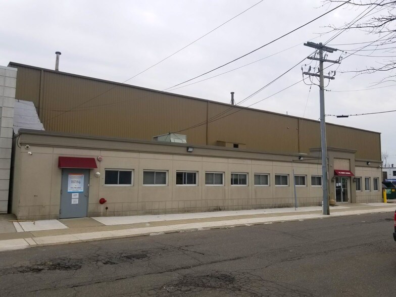 131 Liberty Ave, Mineola, NY à vendre - Photo de l’immeuble – Image 2 sur 32