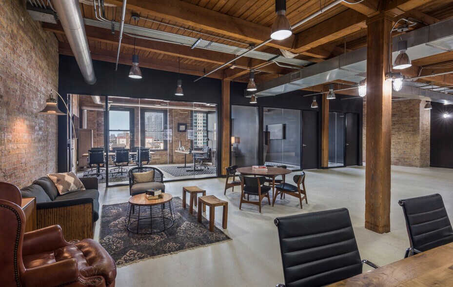 363 W Erie St, Chicago, IL à louer - Photo de l’immeuble – Image 3 sur 12