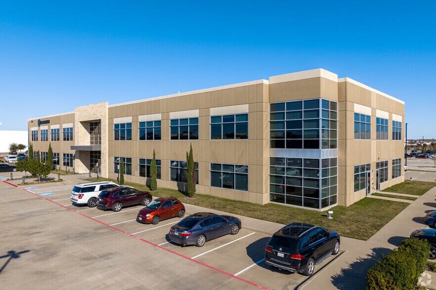 8454 Parkwood Blvd, Plano, TX à louer - Photo principale – Image 1 sur 19
