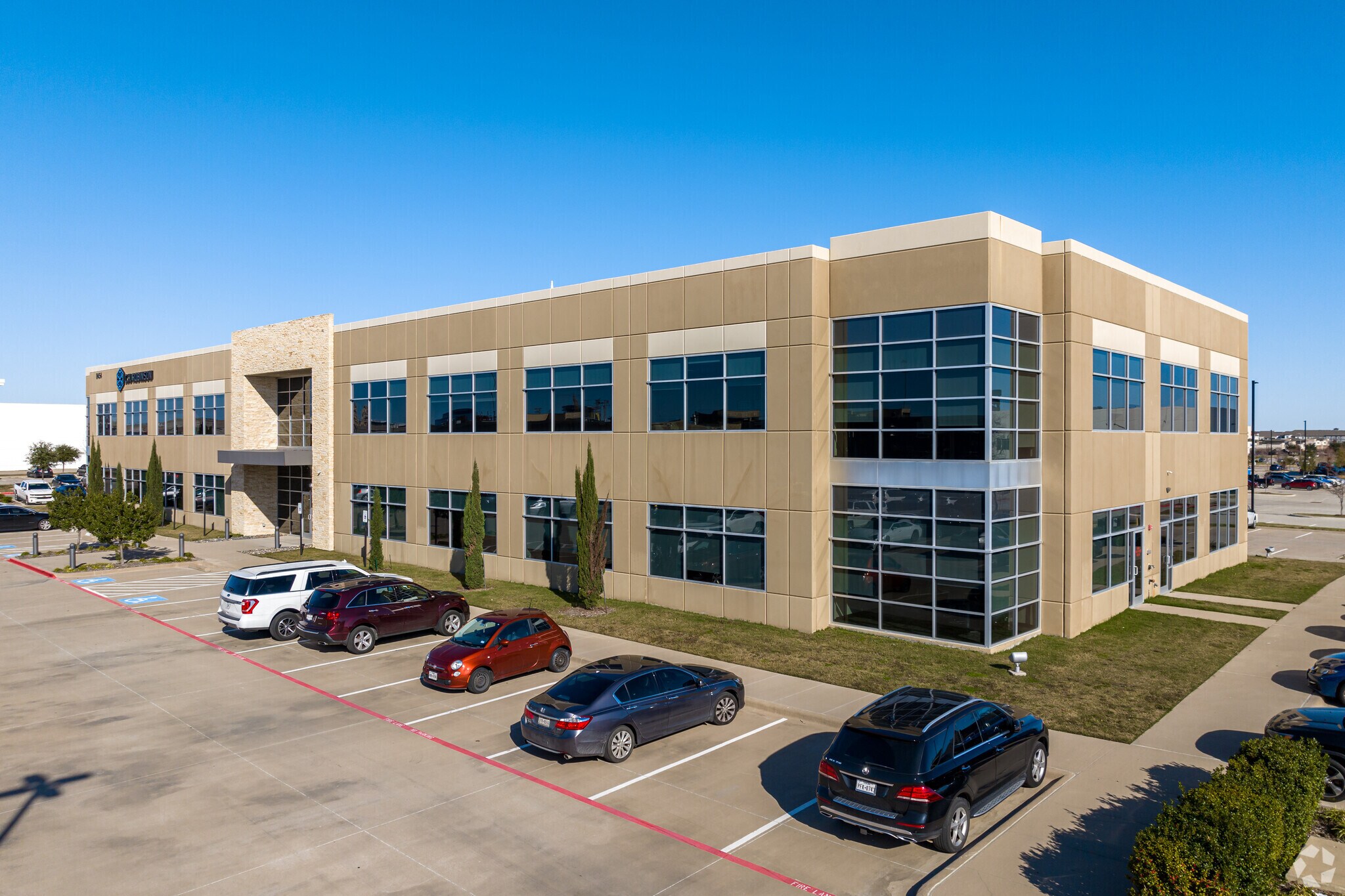 8454 Parkwood Blvd, Plano, TX à louer Photo principale– Image 1 sur 20