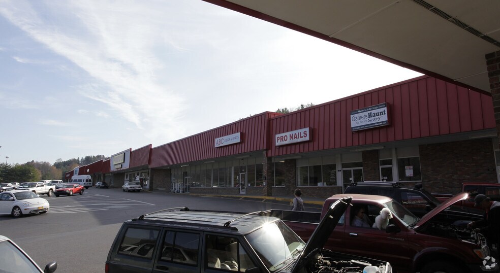 3298-3315 US Highway 19 E, Burnsville, NC à louer - Photo de l’immeuble – Image 2 sur 2