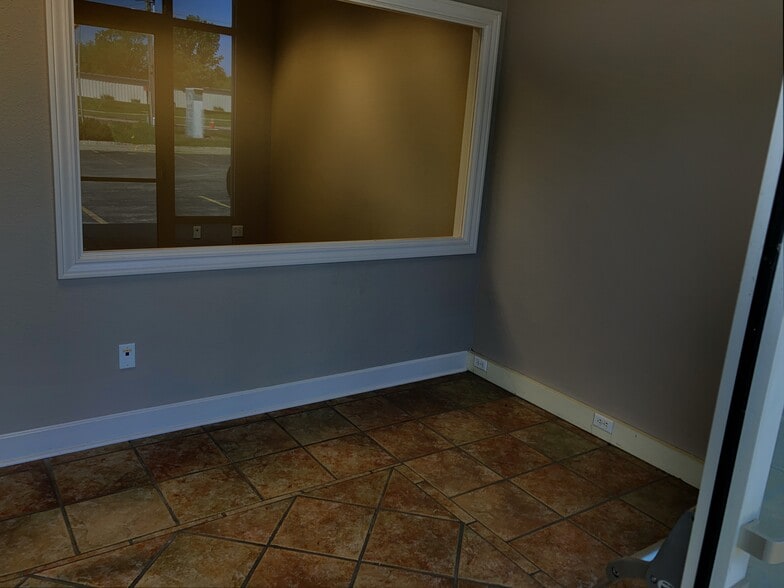 411 N Iowa St, Lawrence, KS à louer - Hall d’entrée – Image 3 sur 12
