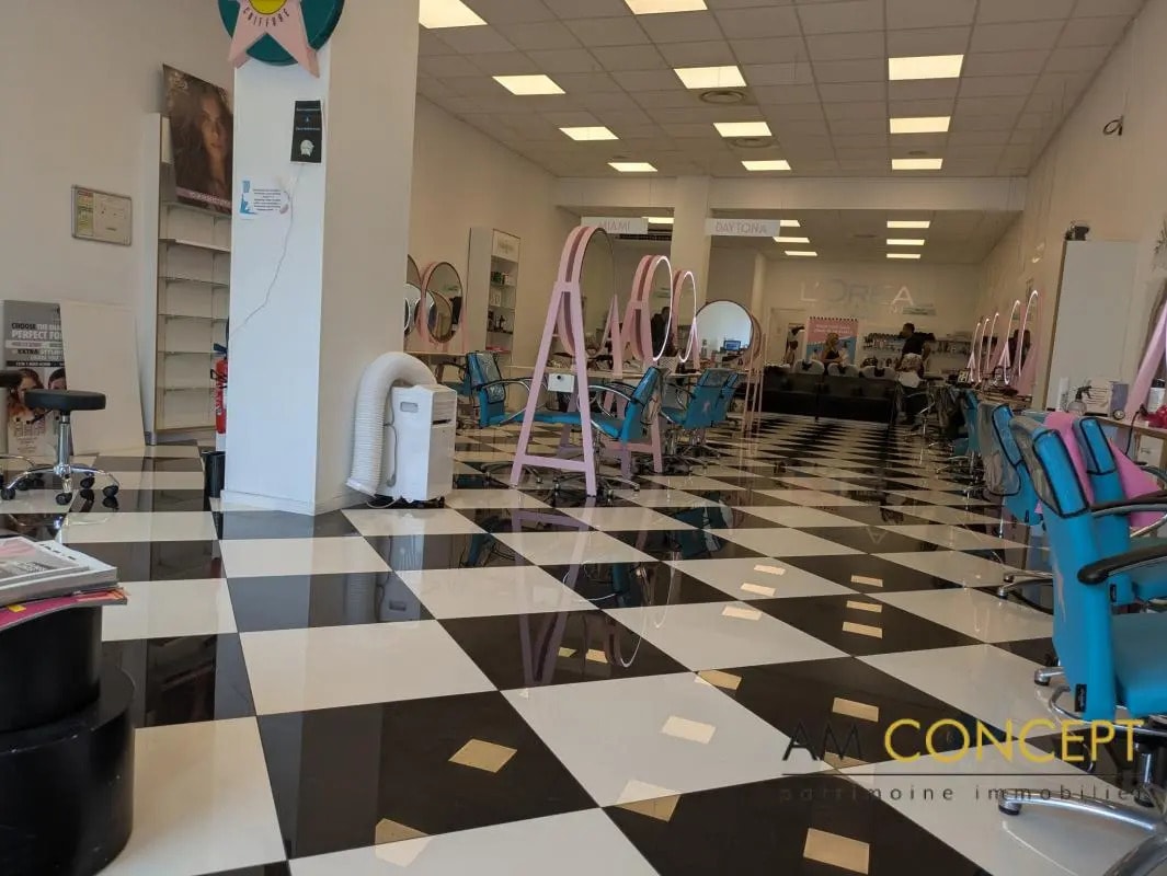 Local commercial dans Villeneuve-Loubet à louer Photo intérieure– Image 1 sur 2