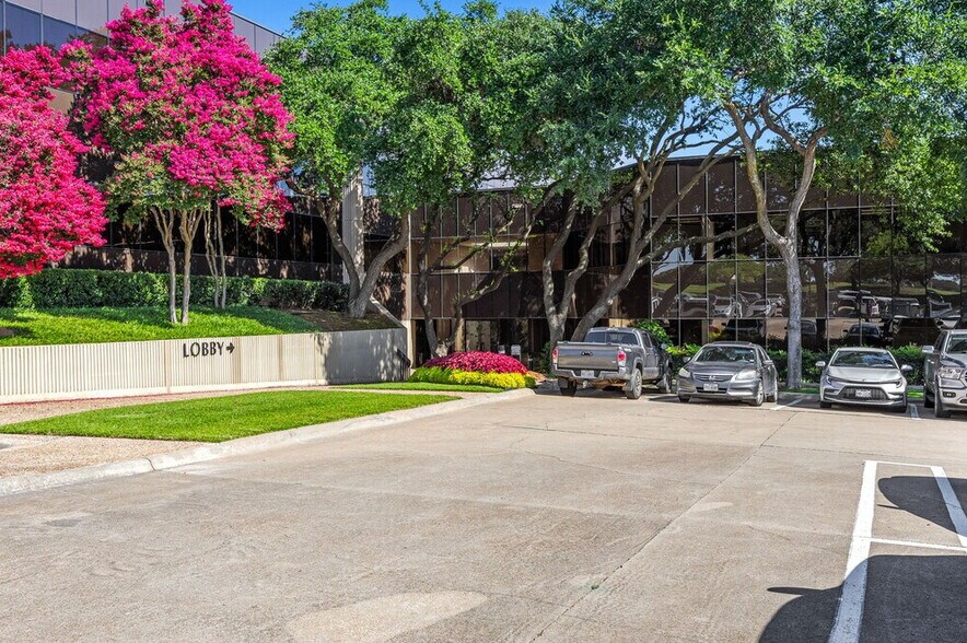 4545 Fuller Dr, Irving, TX à louer - Photo de l’immeuble – Image 3 sur 32