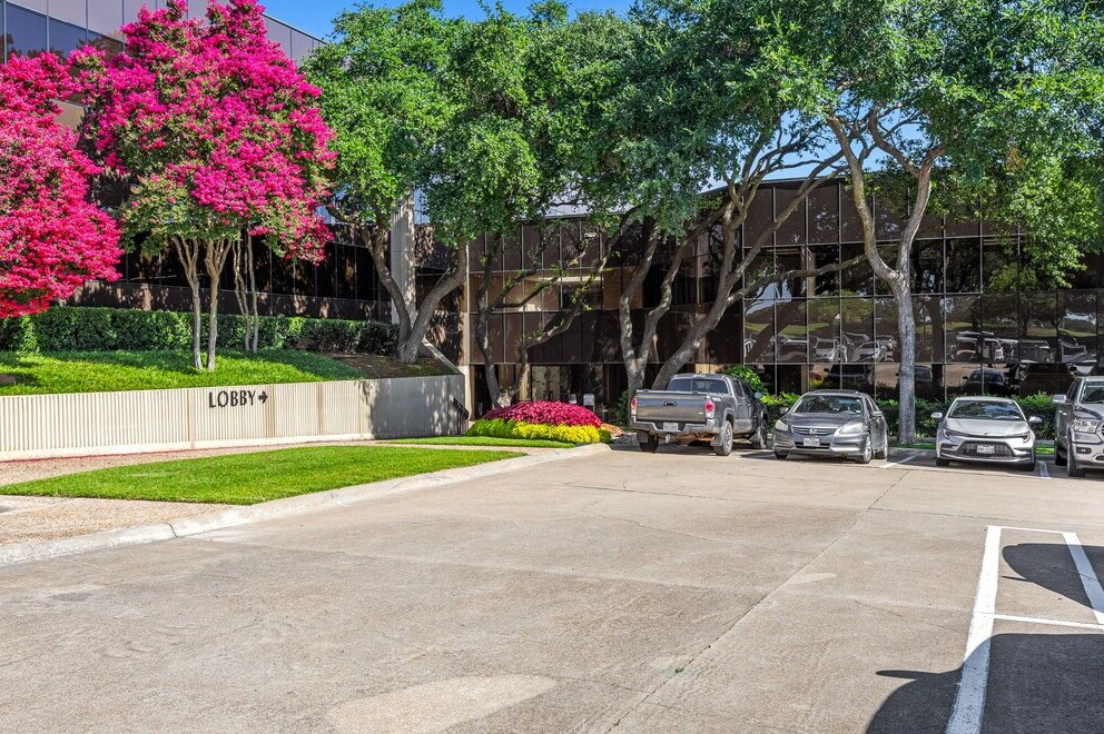 4545 Fuller Dr, Irving, TX à louer Photo de l’immeuble– Image 1 sur 35