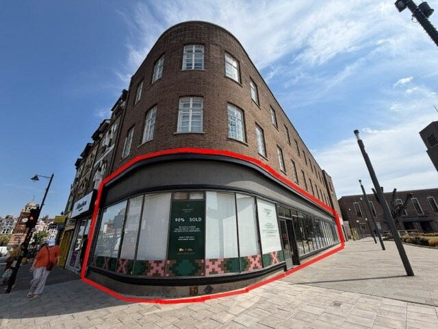 26 The Broadway, Londres à louer - Photo de l’immeuble – Image 2 sur 6