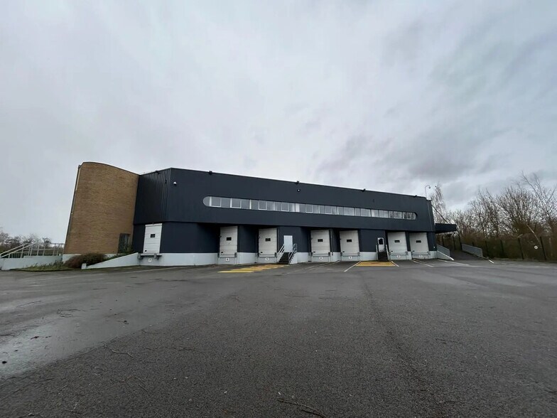 Rue De La Louvière, Fretin à louer - Photo de l’immeuble – Image 2 sur 3