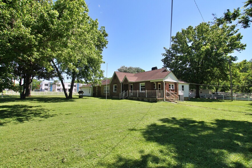 1063 Louisville Hwy, Goodlettsville, TN à vendre - Photo de l’immeuble – Image 2 sur 27