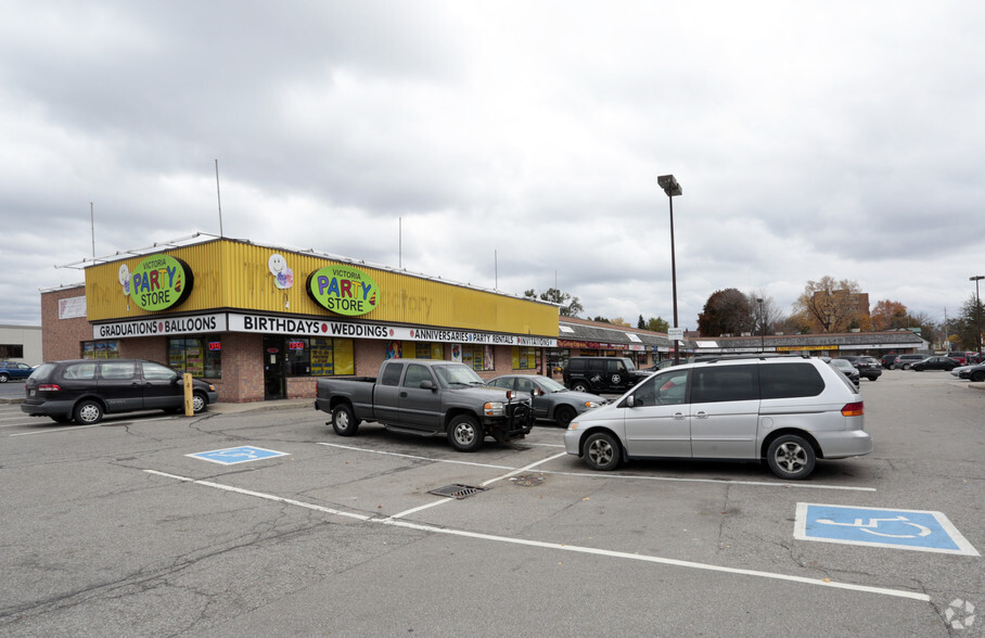 809 Victoria St N, Kitchener, ON à louer - Photo principale – Image 1 sur 9