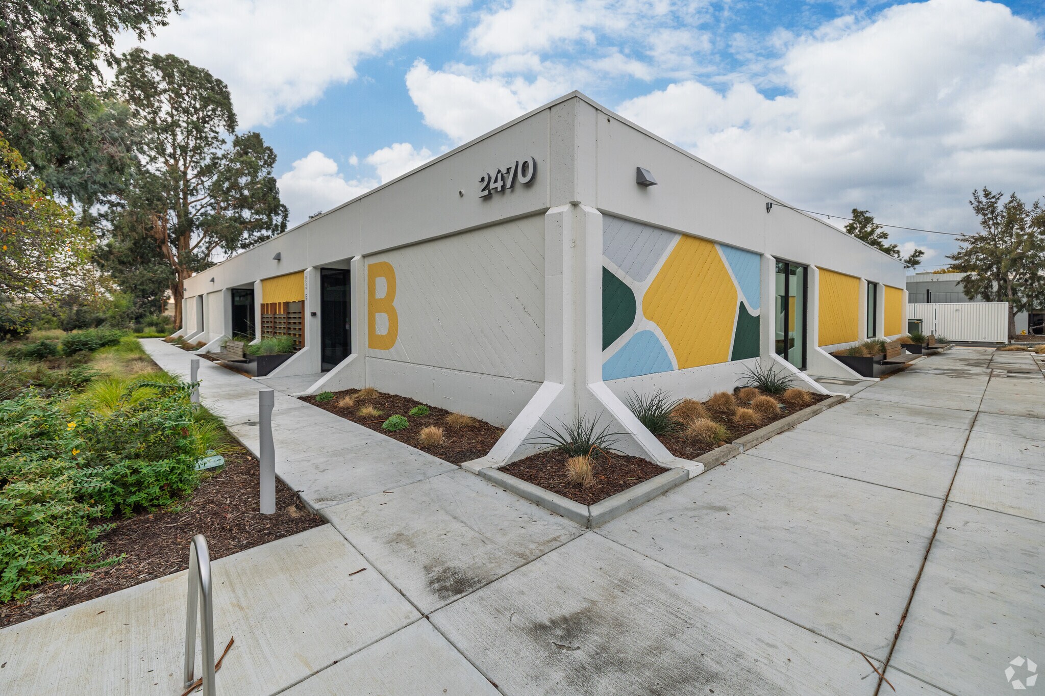 2470 Embarcadero Way, Palo Alto, CA à louer Photo de l’immeuble– Image 1 sur 7