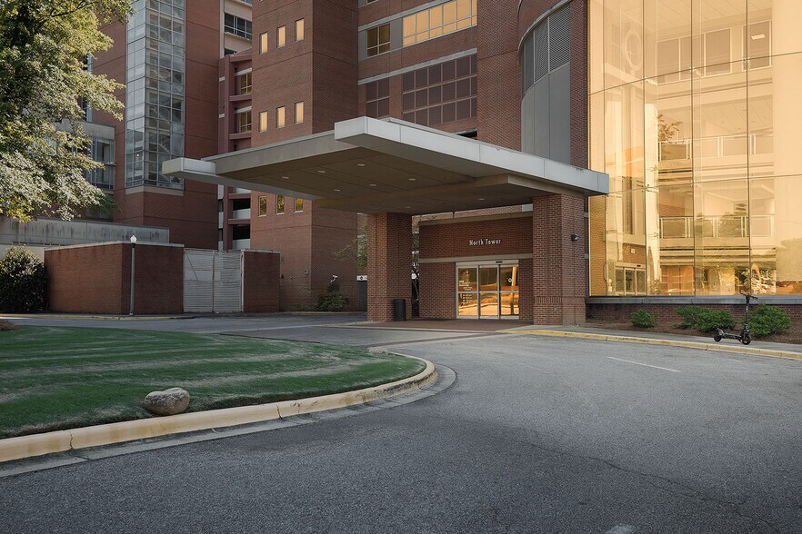 800 Saint Vincents Dr, Birmingham, AL à louer - Photo de l’immeuble – Image 3 sur 34