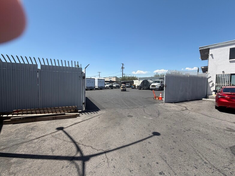 3017 Sheridan St, Las Vegas, NV à louer - Photo de l’immeuble – Image 3 sur 20