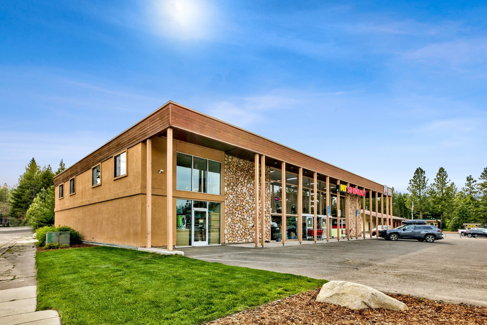 960 Emerald Bay Rd, South Lake Tahoe, CA à louer Photo principale– Image 1 sur 6