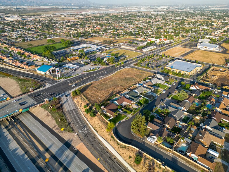 North West Quadrant of 210 Freeway and Baseline Rd, Highland, CA à vendre - Aérien – Image 3 sur 5