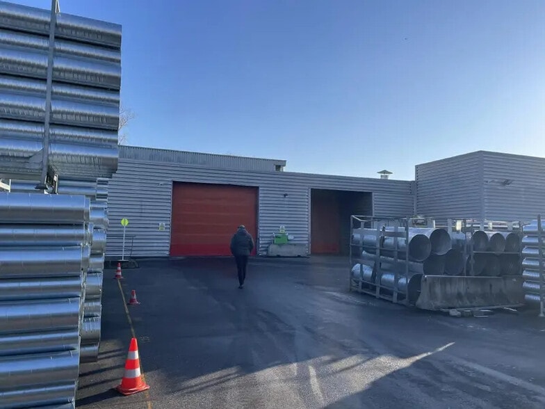 Local d'activités dans Vitry-sur-Seine à vendre - Photo de l’immeuble – Image 3 sur 16