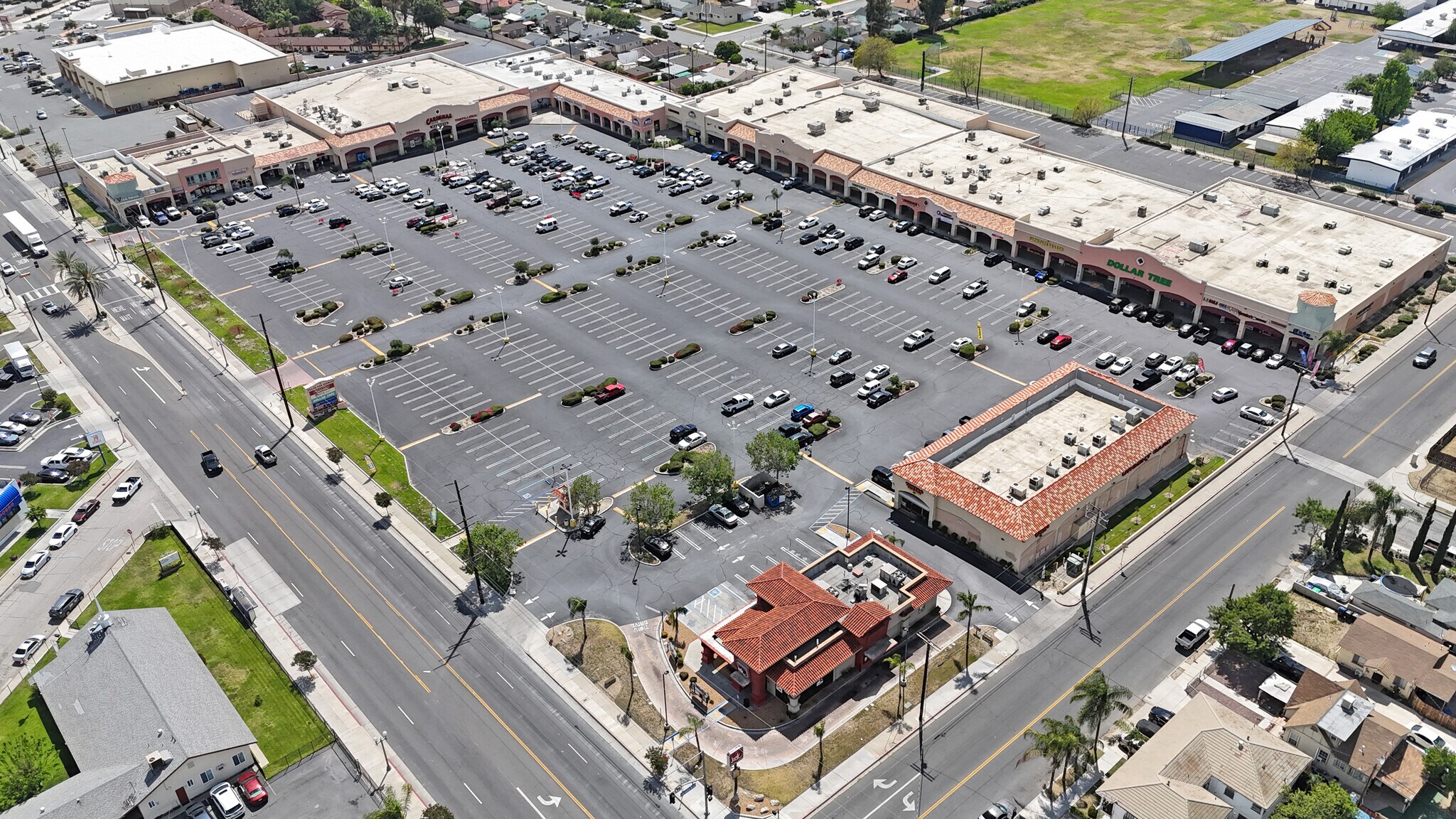 1043-1199 N Mount Vernon Ave, Colton, CA à louer Photo de l’immeuble– Image 1 sur 8