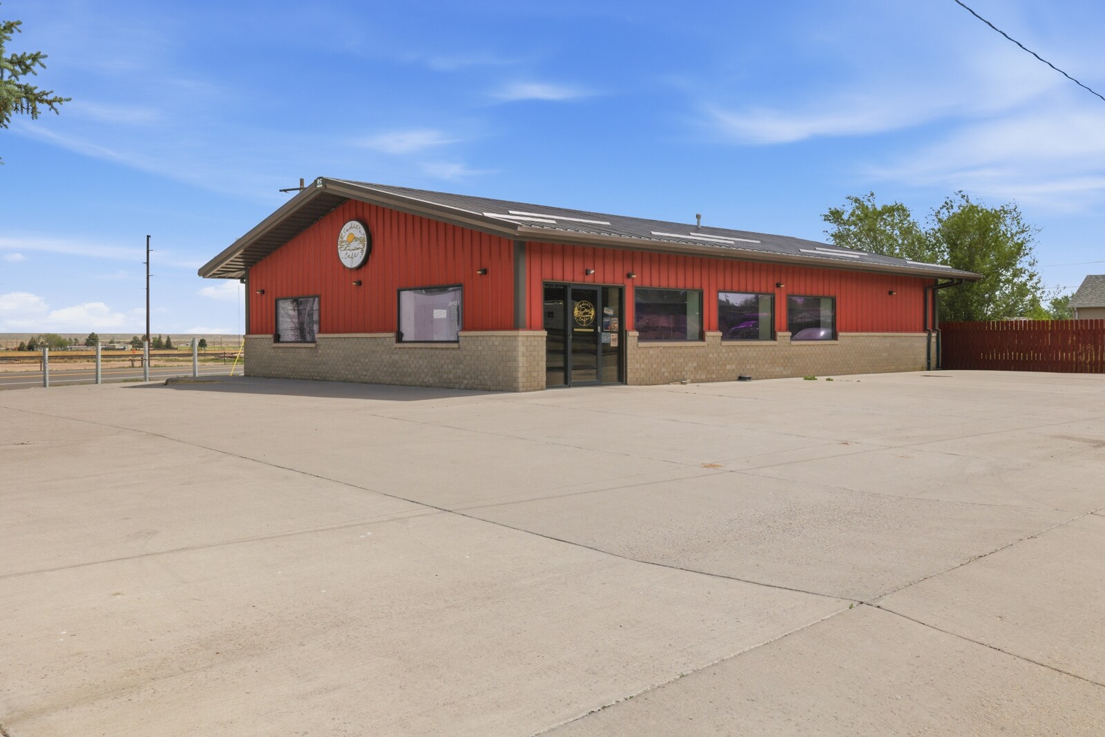 515 W 5th St, Pine Bluffs, WY à vendre Photo de l’immeuble– Image 1 sur 26