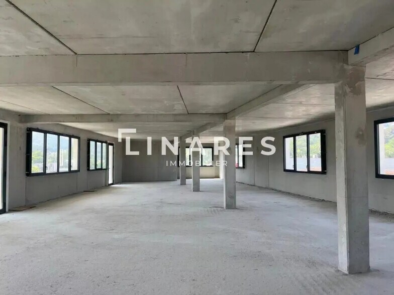 Bureau dans Aubagne à louer - Photo de l’immeuble – Image 3 sur 4