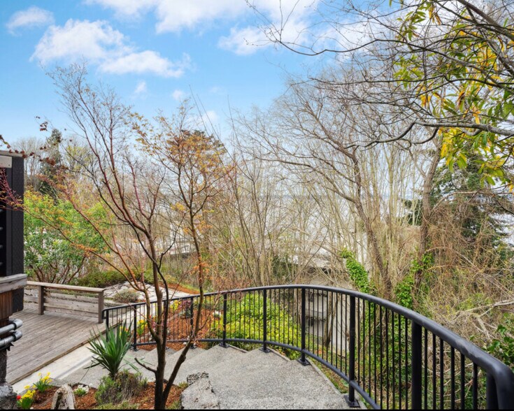 7013 Seaview Ter SW, Seattle, WA à vendre - Photo de l’immeuble – Image 3 sur 45