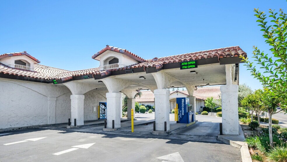 7088 N 1st St, Fresno, CA à louer - Photo de l’immeuble – Image 2 sur 5