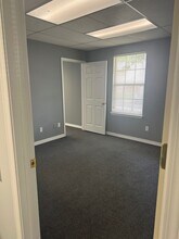 3840 Williamsburg Park Blvd, Jacksonville, FL à louer Photo intérieure– Image 2 sur 2
