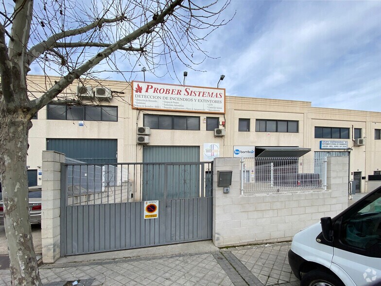 Calle de Juan de la Cierva, 13, Arroyomolinos, Madrid à vendre - Photo de l’immeuble – Image 2 sur 3