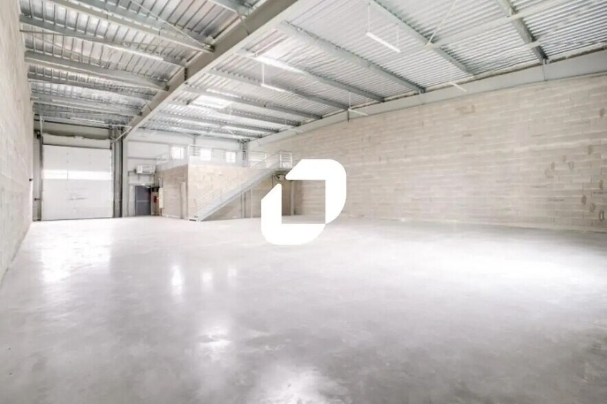 Bureau dans Croissy-Beaubourg à louer - Photo de l’immeuble – Image 1 sur 4