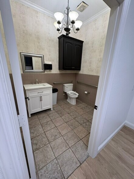 3325 Premier Dr, Plano, TX à vendre - Photo de l’immeuble – Image 3 sur 9