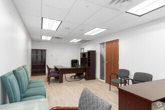 6070 Gateway Blvd E, El Paso, TX à louer Photo intérieure– Image 1 sur 1