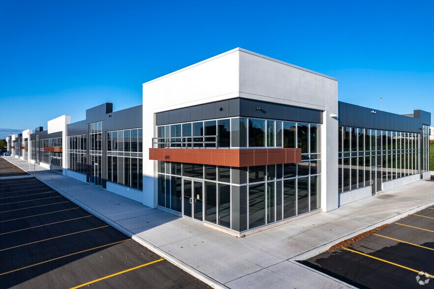 3185 Harvester Rd, Burlington, ON à louer - Photo de l’immeuble – Image 2 sur 5