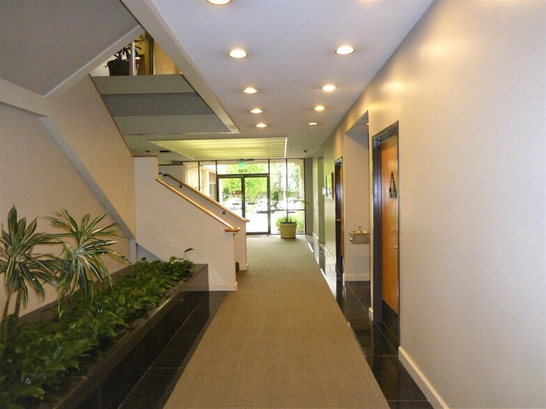 660 Hampshire Rd, Westlake Village, CA à louer - Photo intérieure – Image 1 sur 8