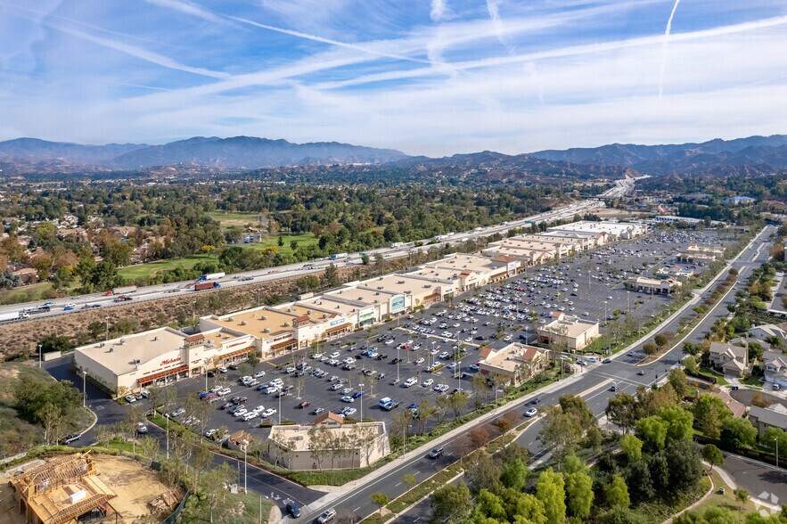 25708-25712 The Old Rd, Valencia, CA à louer - Photo de l’immeuble – Image 3 sur 4