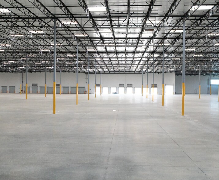 100 W Walnut Ave, Perris, CA à louer - Photo intérieure – Image 3 sur 8