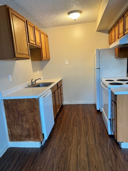 6244-6260 N Columbia Way, Portland, OR à vendre - Photo de l’immeuble – Image 2 sur 14