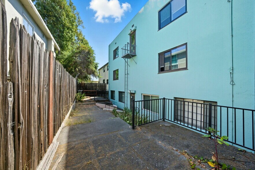 1919 Curtis St, Berkeley, CA à vendre - Photo de l’immeuble – Image 3 sur 79