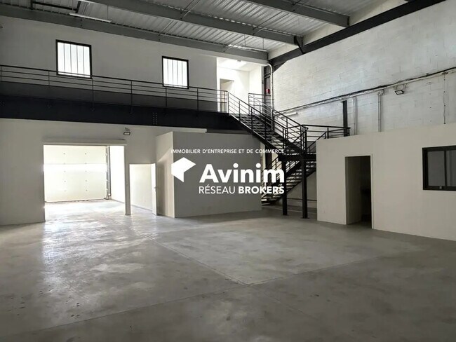 Plus de détails pour Local d'activités à louer