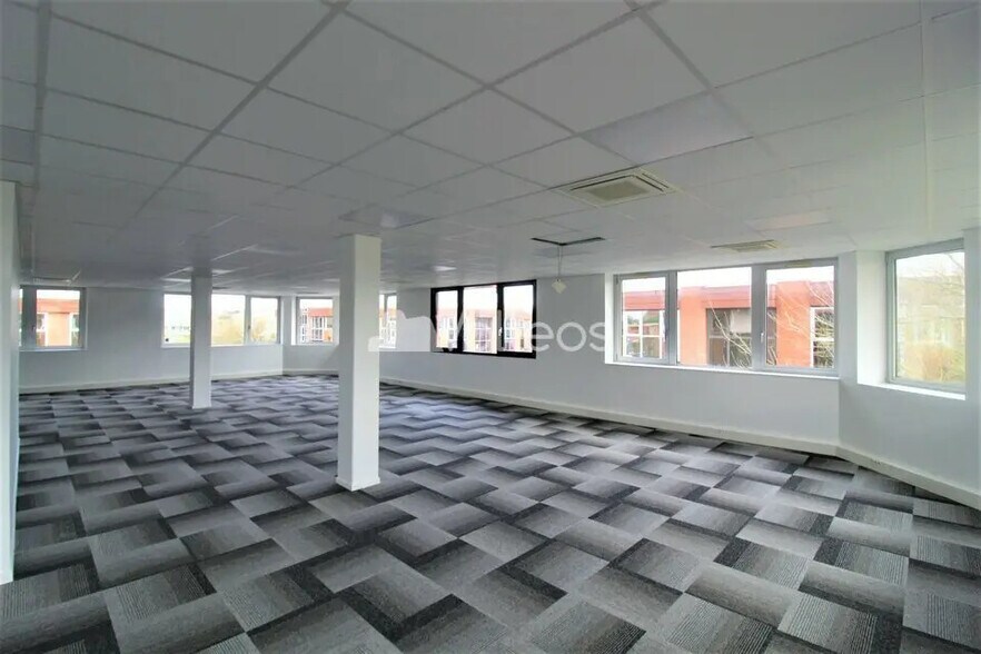 240 Rue Jean Bart, Labège à louer - Photo de l’immeuble – Image 1 sur 8