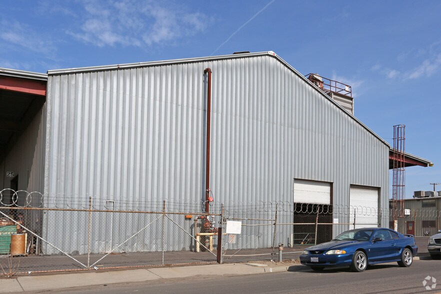2660 S Dearing Ave, Fresno, CA à louer - Photo de l’immeuble – Image 2 sur 6