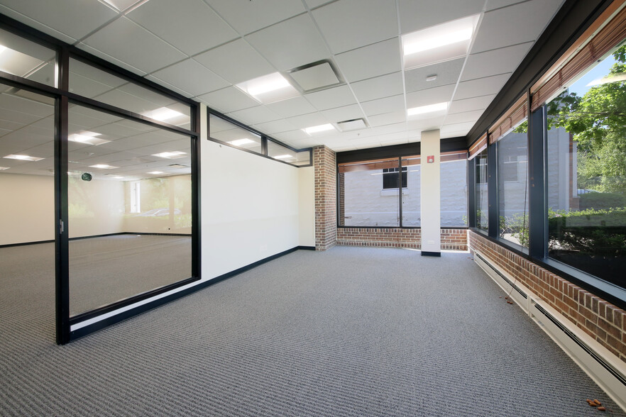 191 E Deerpath Rd, Lake Forest, IL à vendre - Photo de l’immeuble – Image 3 sur 13