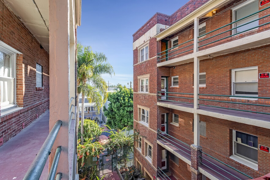 15 Paloma Ave, Venice, CA à vendre - Photo de l’immeuble – Image 3 sur 9
