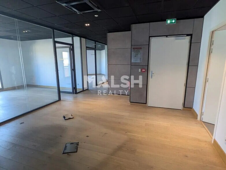 Bureau dans Condrieu à vendre - Photo de l’immeuble – Image 2 sur 3