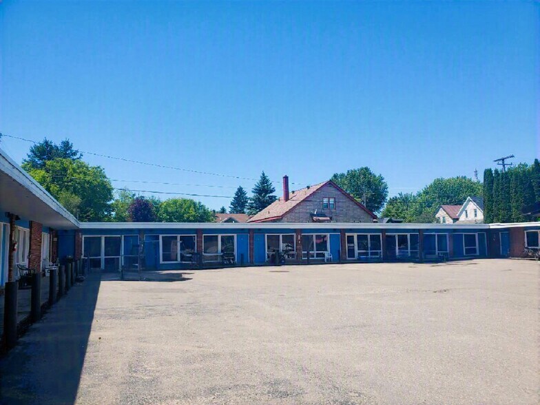 1800 Ashmun St, Sault Sainte Marie, MI à vendre - Photo de l’immeuble – Image 2 sur 6