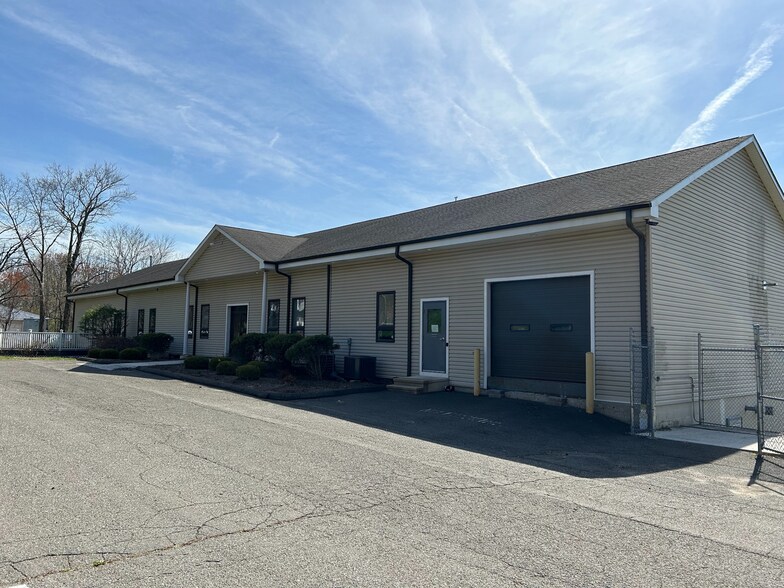 86 Payne Rd, Danbury, CT à louer - Photo de l’immeuble – Image 1 sur 7