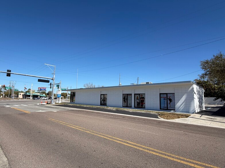 3418 W Swann Ave, Tampa, FL à louer - Photo de l’immeuble – Image 2 sur 29